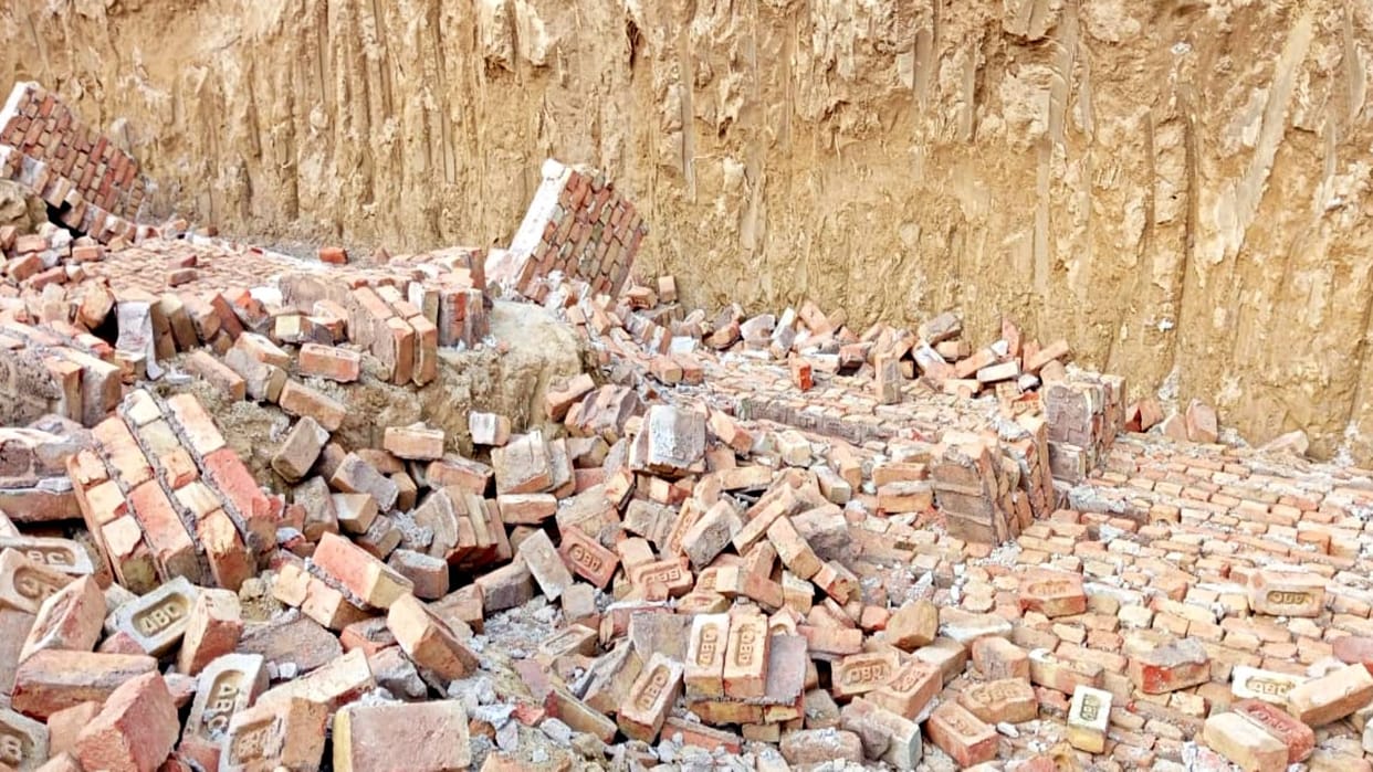 SriGanganagar young woman and teenager died due to collapse of an under-construction wall