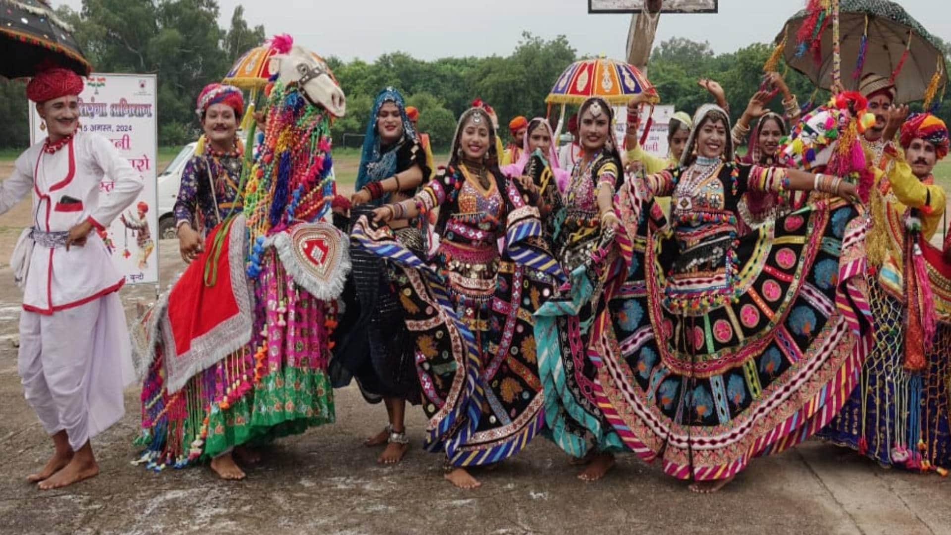 Independence Day Every home tricolor campaign among Rajasthani artists in Bundi artists wonderful performances