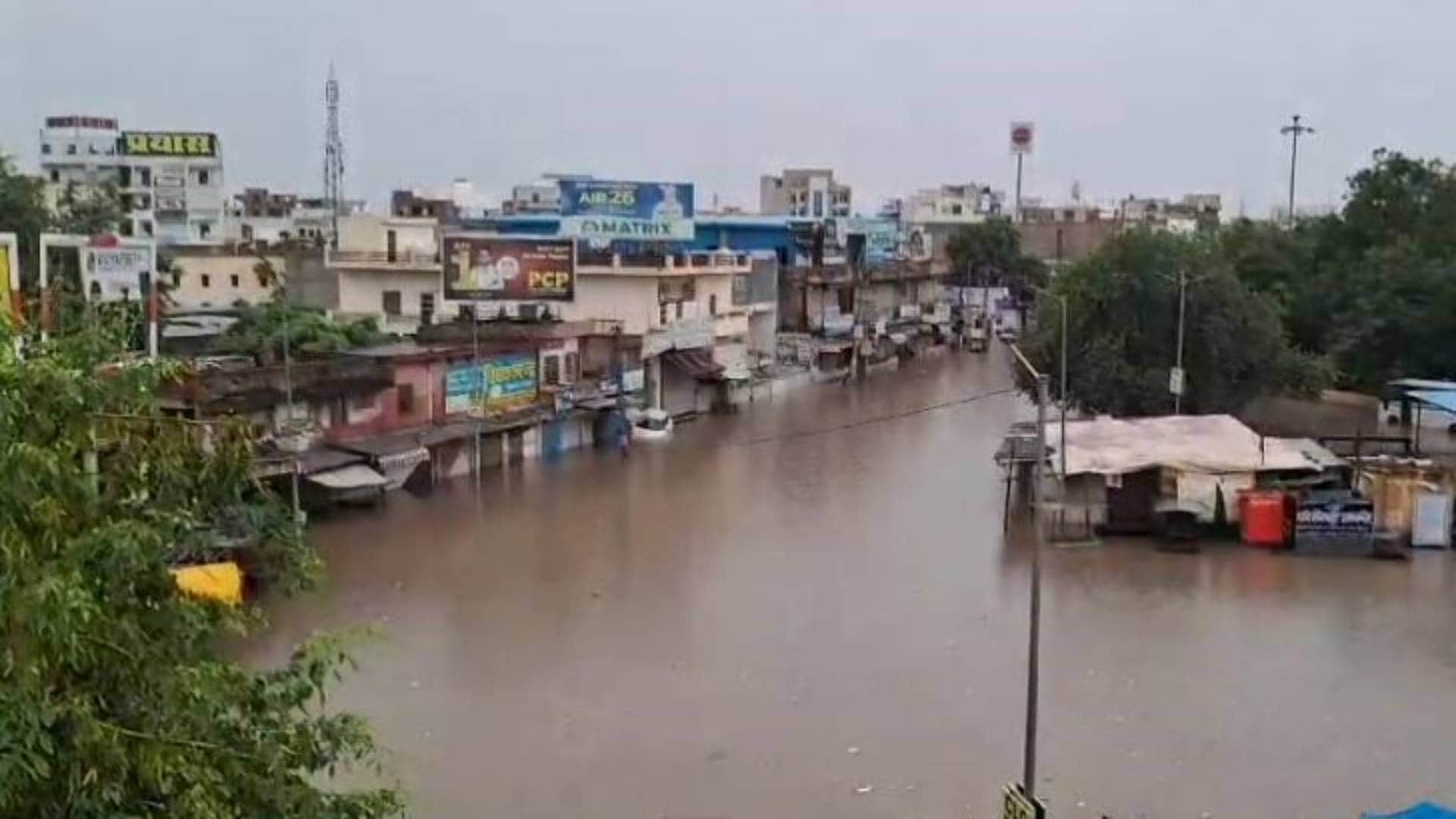 Heavy Rain In Sikar After torrential rain railway station was submerged in water people problems increased