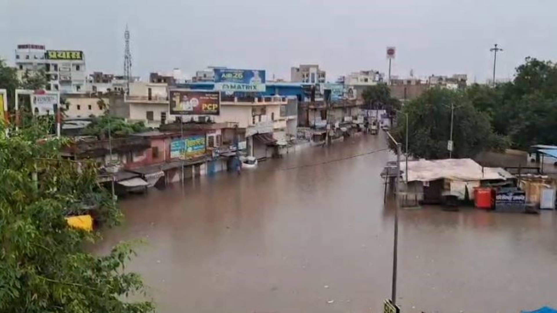 Heavy Rain In Sikar After torrential rain railway station was submerged in water people problems increased