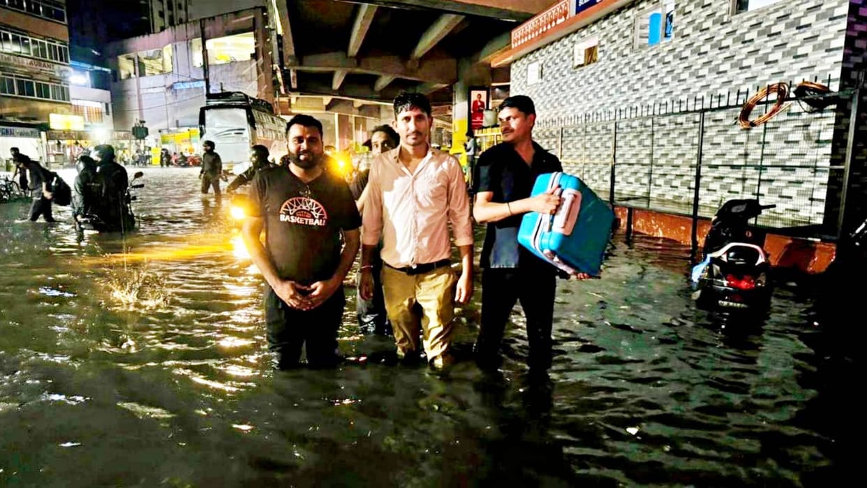 Rain In Rajasthan MP Rajkumar Roat stuck in Jaipur rain left car and walked two km to reach station