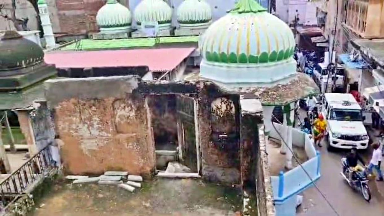 Jaipur News 70 people rendered homeless due to action of Waqf Board 22 year old girl died due to depression
