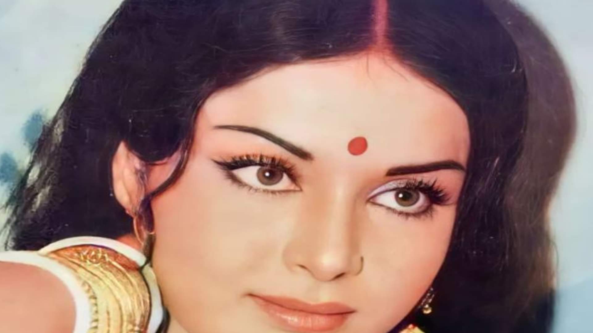 Raakhee Gulzar 77 Birthday on 15 august to know more her career and personal life