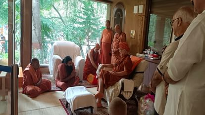 Yoga Guru Baba Ramdev reached Ramanreti ook blessings from Peethadhishwar Karshni Guru Sharananand Maharaj