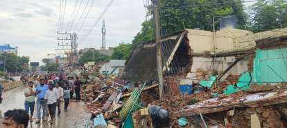 PWD bulldozer action on 40 shops for demolished in Manduadih at varanasi