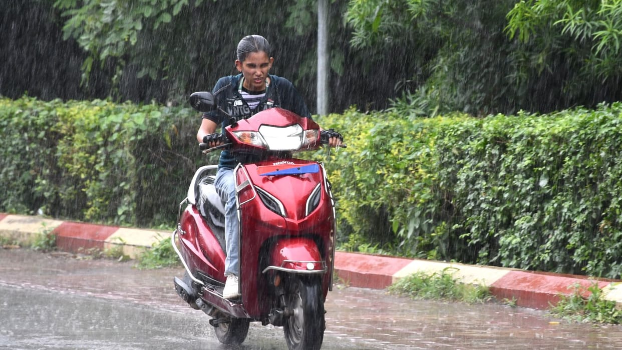 weather changed in Varanasi after 7 mm rain in 60 minutes