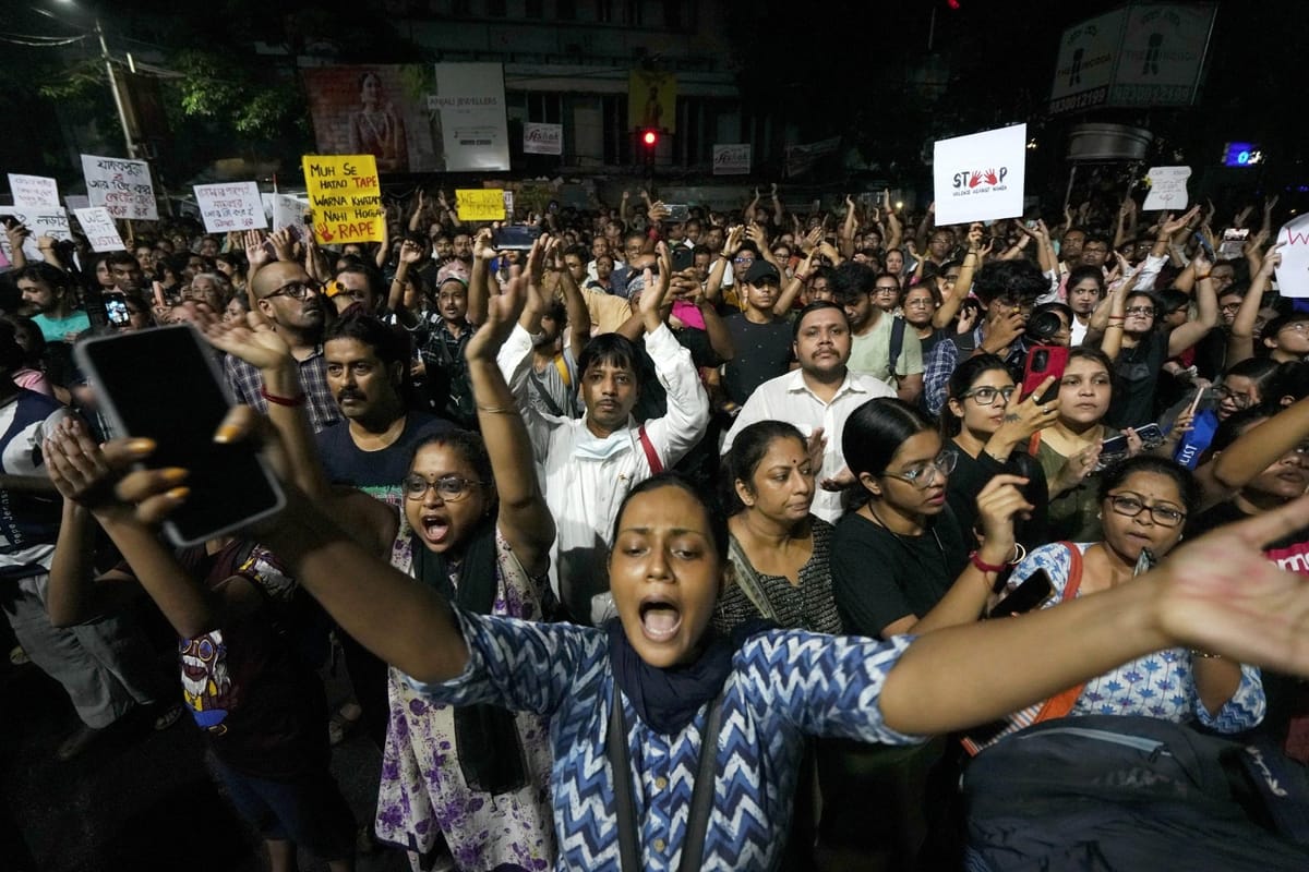 खुद को गालियां देकर किसे सशक्त बना रहीं स्त्रियां, क्या सभ्यता की परिभाषा बदल रही है?