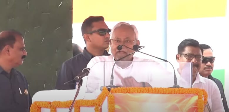 Bihar by-election: CM Nitish Kumar, Jitan Ram Manjhi, Deepa Manjhi, NDA arrived in Gaya to campaign.