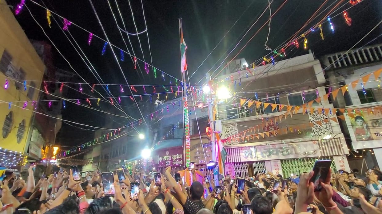 Independence Day: People hoisted the tricolor at midnight in Purnia, Bihar, a tradition dating back to 1947