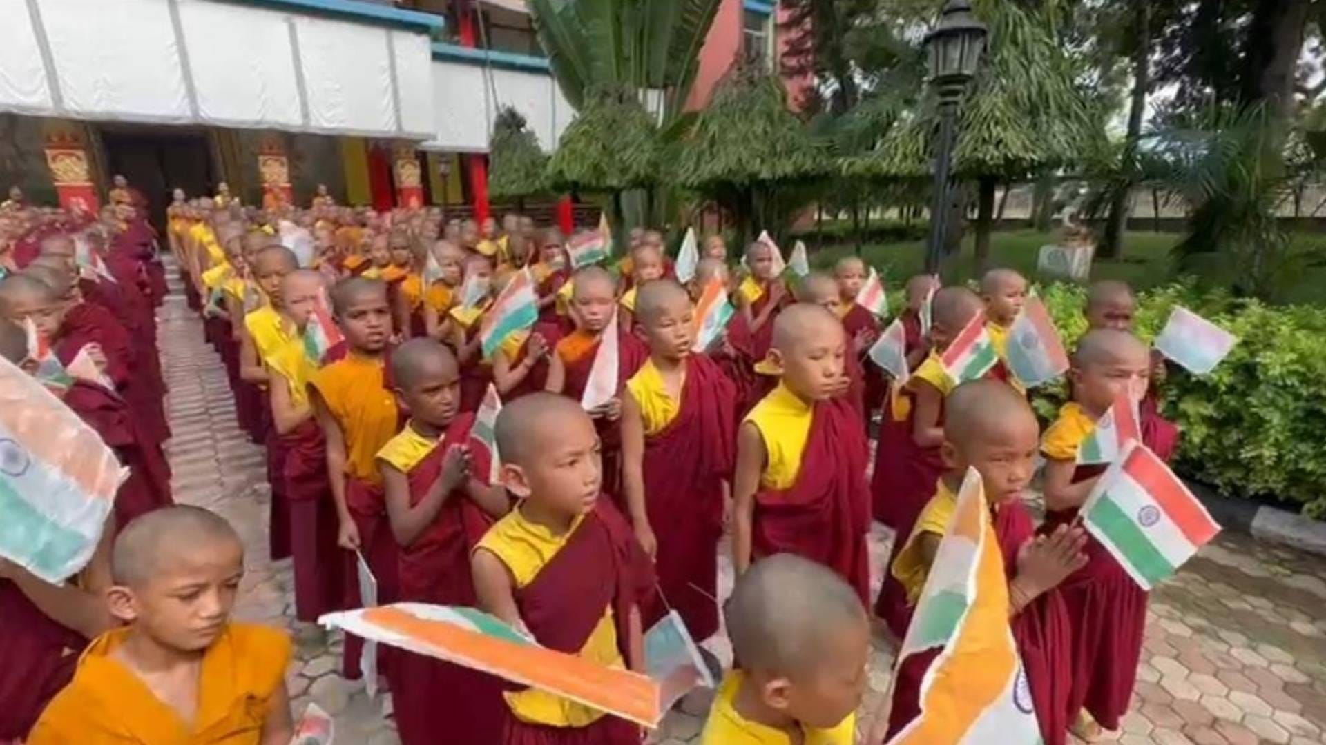 Swatantrata Diwas Buddhist monks hoisted tricolor in Gaya says India is country of Buddhism not of war Photo