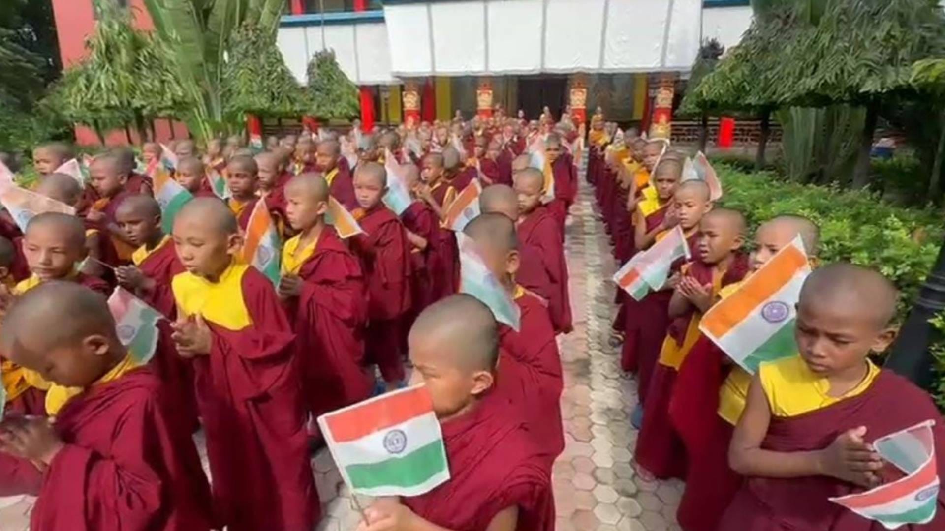 Swatantrata Diwas Buddhist monks hoisted tricolor in Gaya says India is country of Buddhism not of war Photo