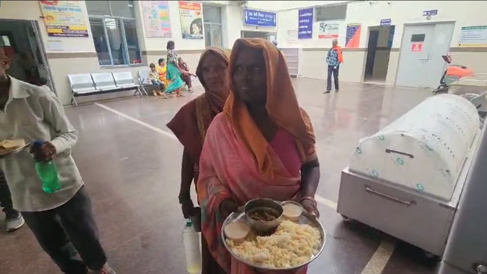 Non-vegetarian food was served to patients and attendants on Independence Day at Gaurela Pendra Marwahi Distri