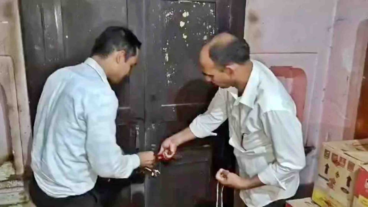 Alwar News: Food department raids Meenakshi Oil Trading Company in Alwar