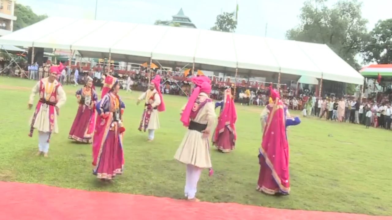 Celebration of Independence day in himachal: CM unfurled the tricolor in Dehra, glimpses in pictures