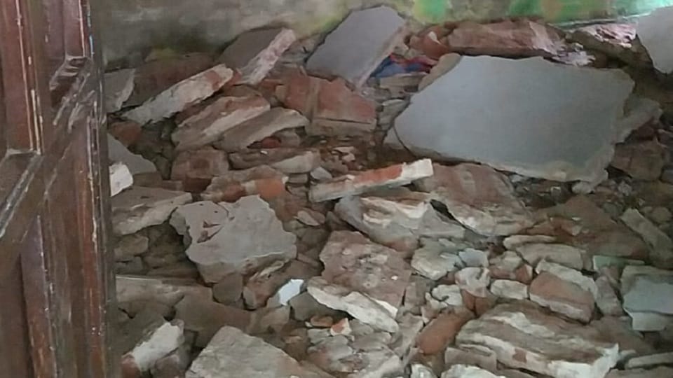 Meerut: Linter of death... Linter fell on sleeping family, six people buried under debris, one woman died