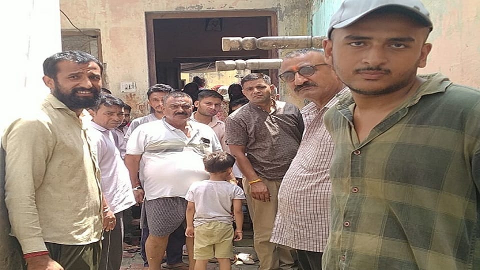 Meerut: Linter of death... Linter fell on sleeping family, six people buried under debris, one woman died