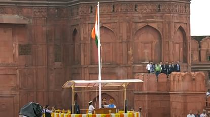 Photos: राजघाट में बापू को श्रद्धांजलि से लाल किले में भाषण और बच्चों से मिलने तक, देखें PM मोदी का अंदाज Independence Day 2024 PM Modi Hoists Tricolour At Red Fort, Addresses Nation, see photos