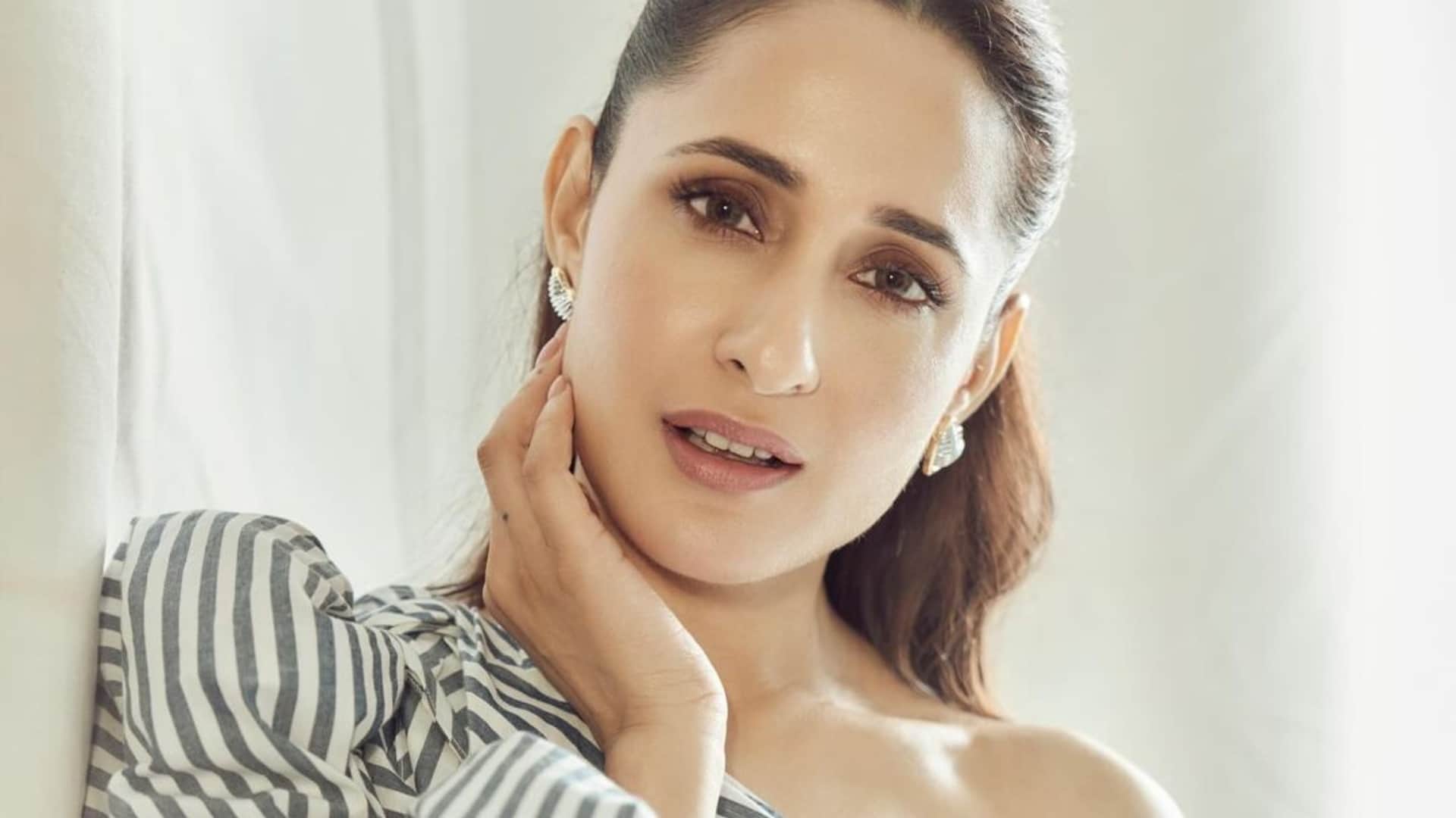 Who is Pragya Jaiswal seen in Akshay kumar taapsee pannu film khel khel mein to know more about her career