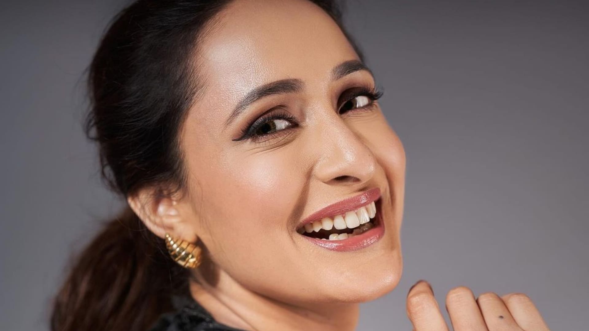 Who is Pragya Jaiswal seen in Akshay kumar taapsee pannu film khel khel mein to know more about her career