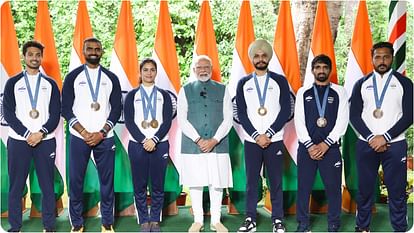 Pm Narendra Modi Meets The Indian Contingent That Participated In Recently Concluded Paris Olympics 2024 - Amar Ujala Hindi News Live - Pm Modi:प्रधानमंत्री मोदी ने पेरिस ओलंपिक में हिस्सा लेने वाले