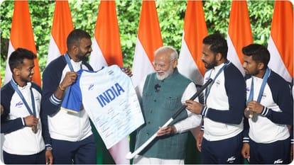 PM Narendra Modi meets the Indian contingent that participated in Recently concluded Paris Olympics 2024