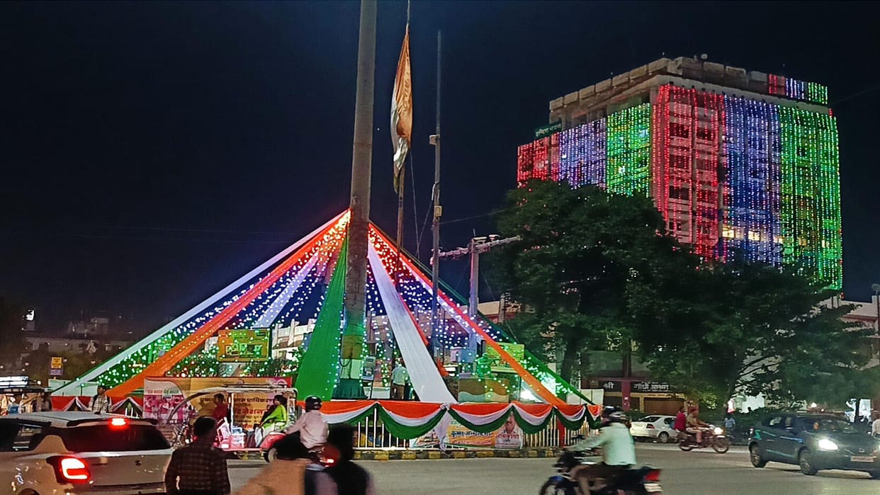 Independence Day: All the squares decorated like a bride, High Court and junction illuminated with the light o