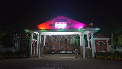 Independence Day: All the squares decorated like a bride, High Court and junction illuminated with the light o