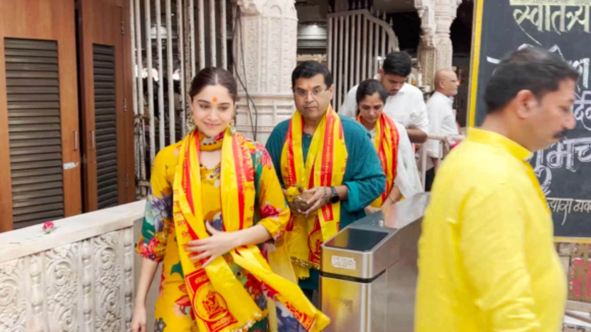 SHARVARI VISITING SIDDHIVINAYAK TEMPLE TO SEEK BLESSINGS OF BAPPA ON THE RELEASE OF HER FILM VEDAA