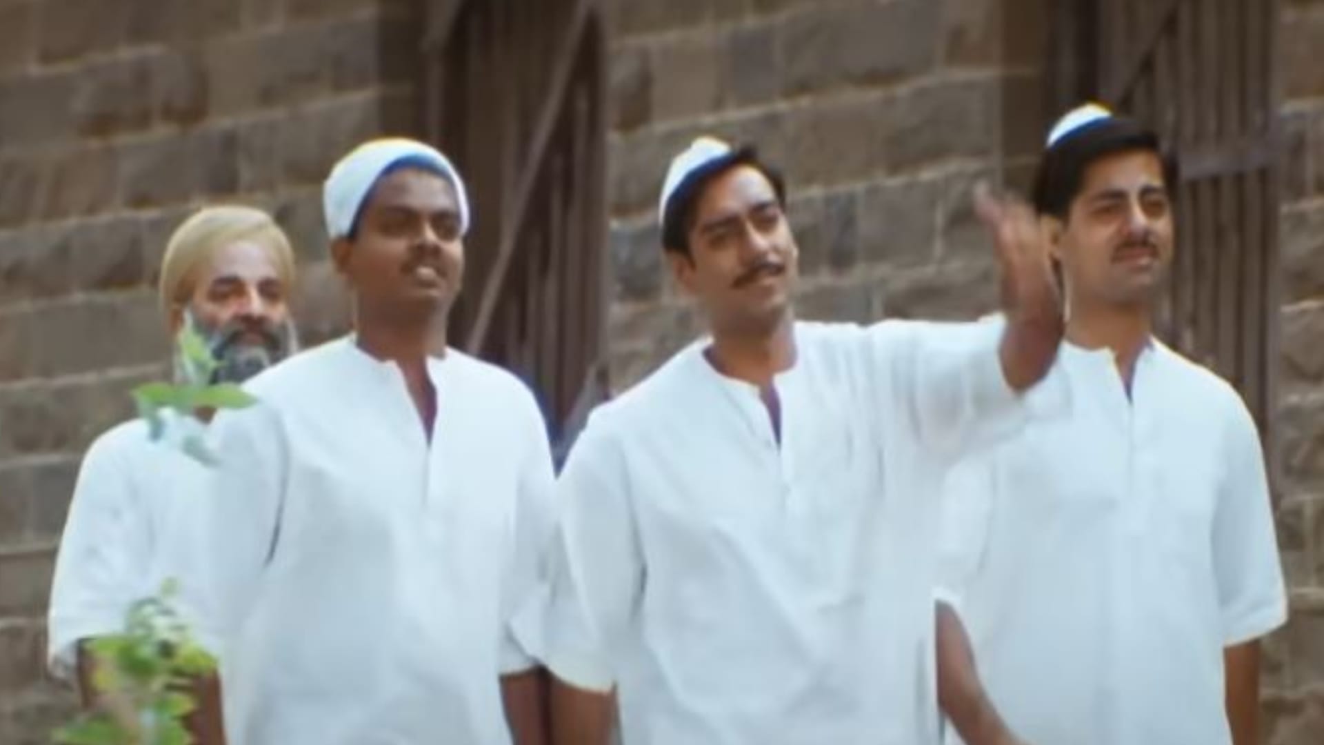 Bollywood Movies to watch on Independence Day 2024 the legend of bhagat SIngh Rang de basanti gadar 2 border