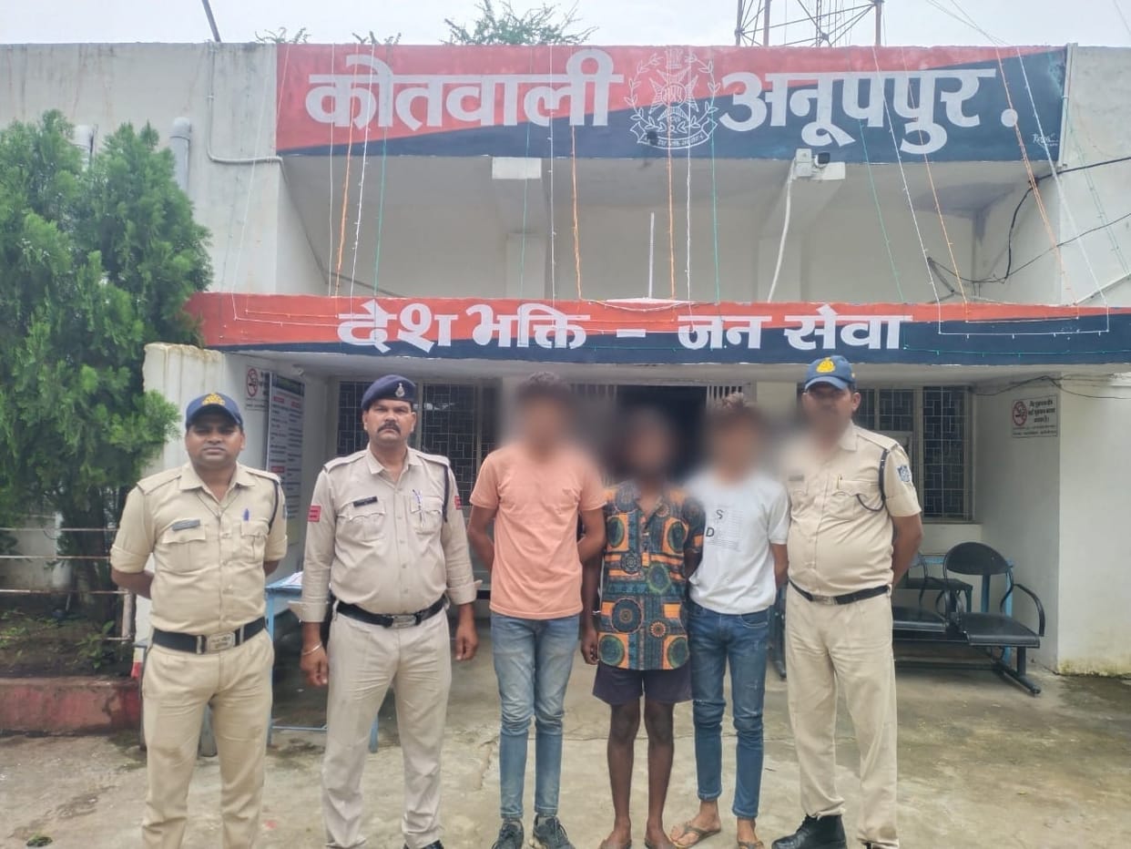 Three accused of theft arrested, gold and silver jewelery seized