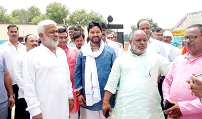 Jalshakti Minister know reality of Har Ghar Nal Yojana in varanasi shocked hear the problems of farmers