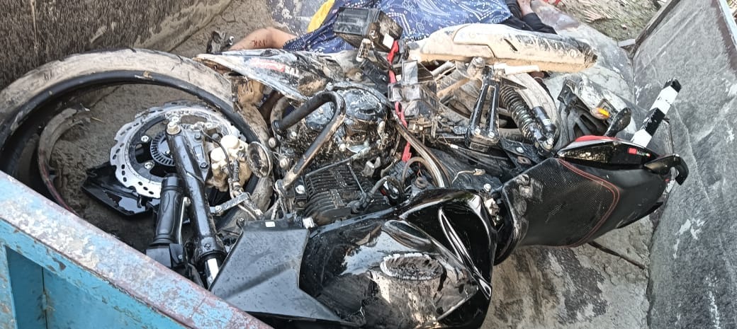 Bihar News : Horrific road accident in Motihari, death of brother-in-law and sister-in-law; hit by truck