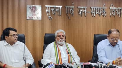 सहकारिता विभाग के मंत्री और वरीय अधिकारी।