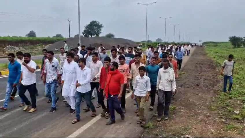 Betul: Blockade at toll plaza to demand toll tax exemption within six km radius