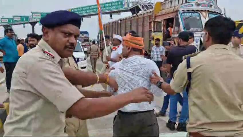 Betul: Blockade at toll plaza to demand toll tax exemption within six km radius