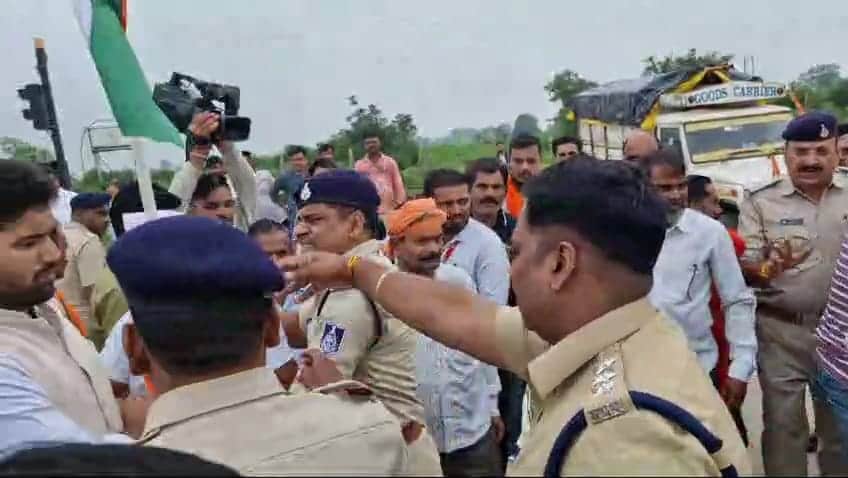 Betul: Blockade at toll plaza to demand toll tax exemption within six km radius