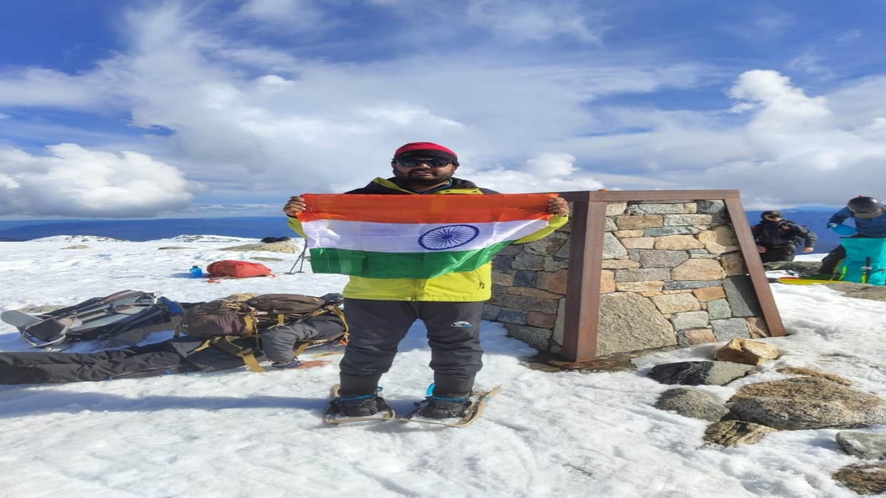 Chhattisgarh Mountain man hoisted tricolor on highest peak, also recited Chhattisgarhiya Sable Badhiya