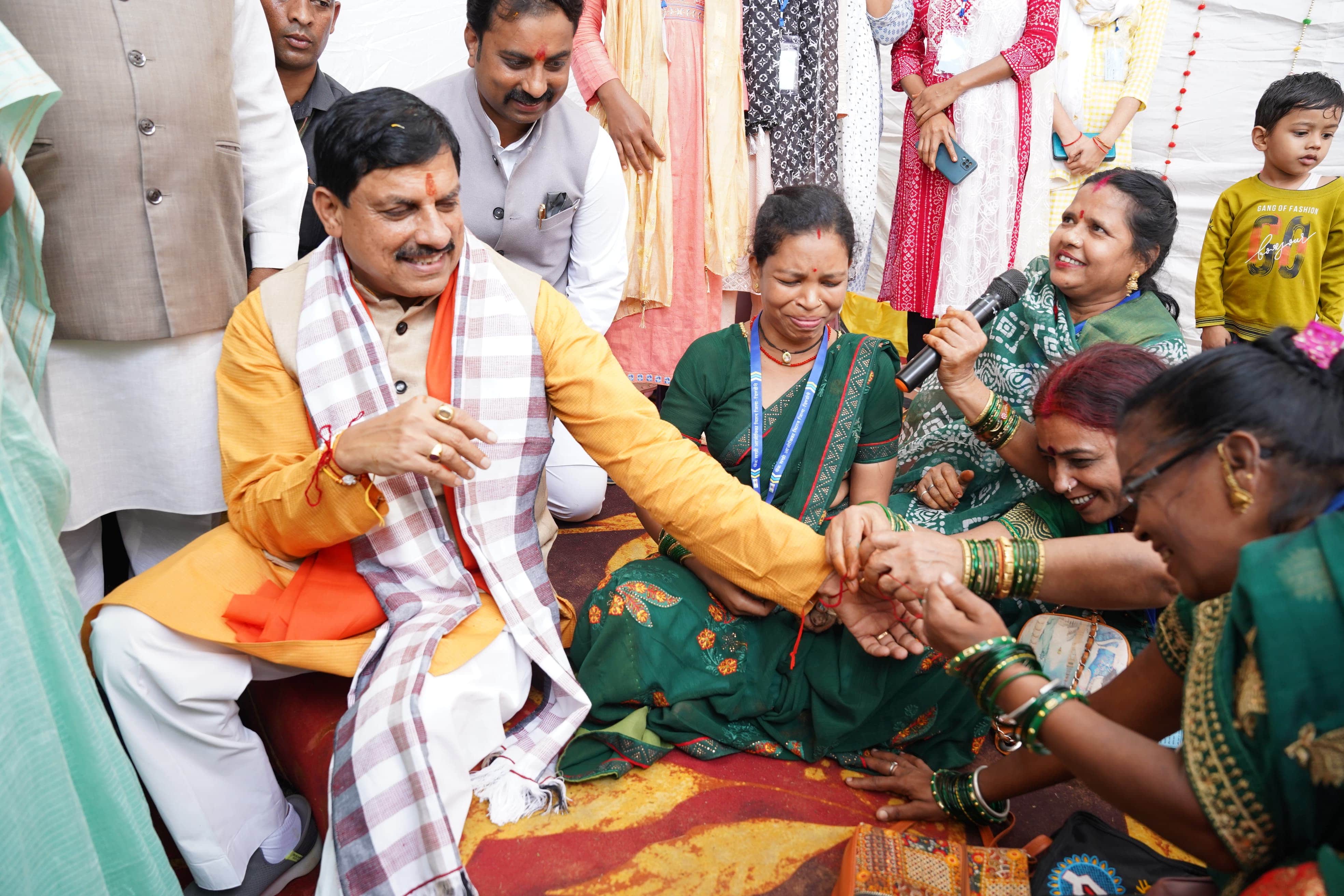 डिंडौरी पहुंचे सीएम यादव ने बहनों का आभार माना।