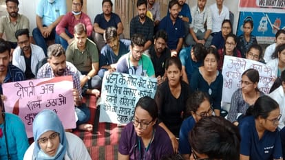 डॉक्टर की अनिश्चितकालीन हड़ताल