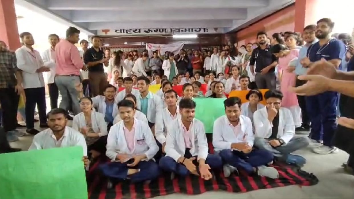 Doctors strike in Government Medical College to protest against Kolkata case