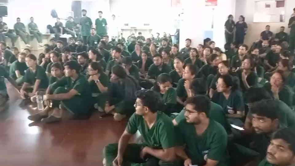 Rishikesh AIIMS Registration of patients will be done till 10 am now after Doctors on Strike