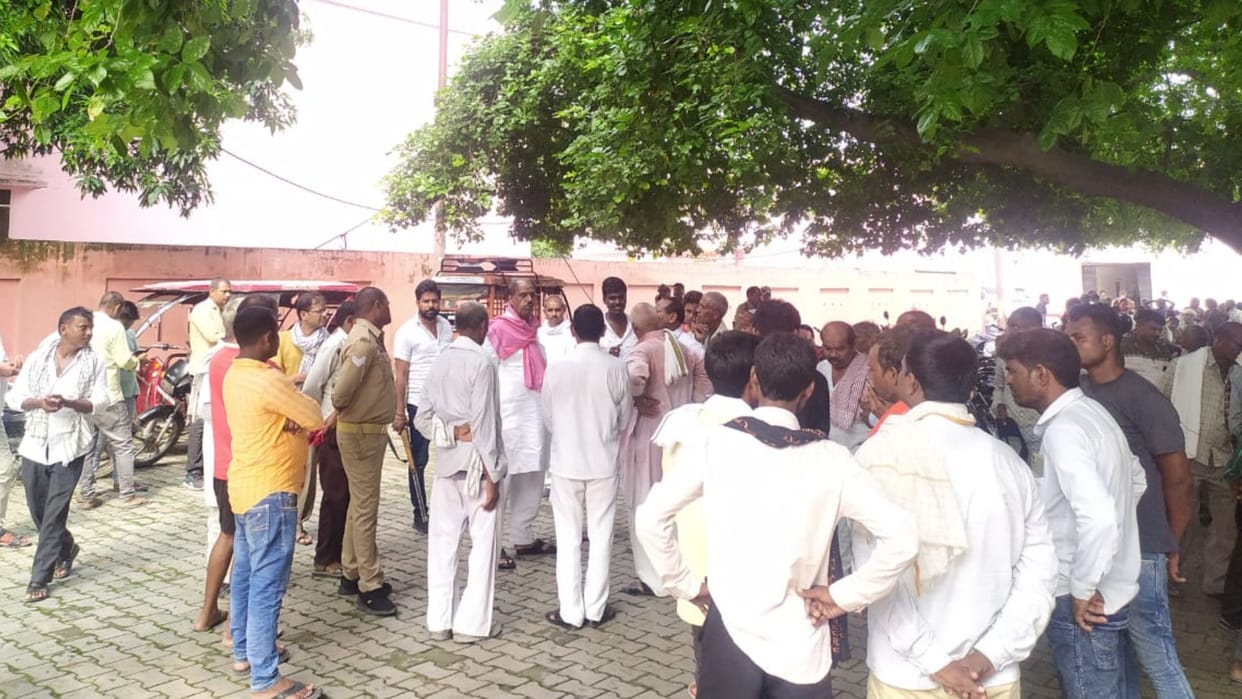 Two people died due to electric shock in azamgarh chaos among the family members police arrived