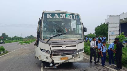 Gonda News: गोंडा में दो स्कूल बसों में भिड़ंत, चालक समेत दस छात्र घायल, हादसे से सहमे छात्र 10 students injured in when two buses colloid in Gonda.