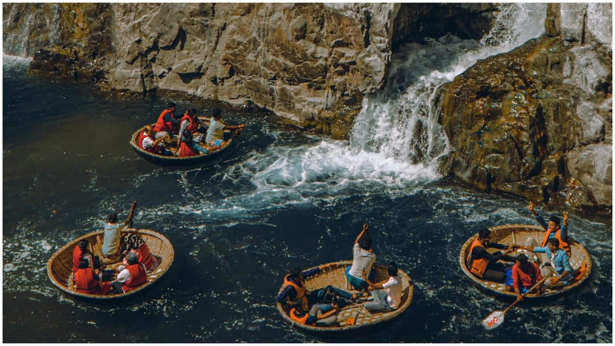 Tamil Nadu Popular Boating Spot Hogenakkal Water Falls From Bangalore Distance