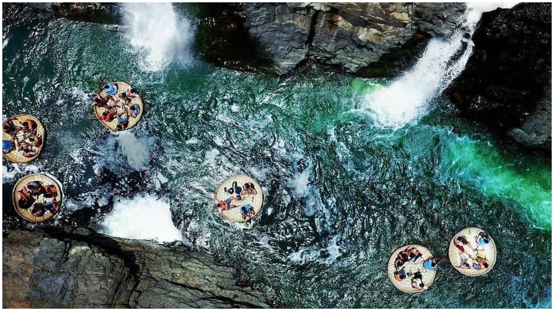 Tamil Nadu Popular Boating Spot Hogenakkal Water Falls From Bangalore Distance