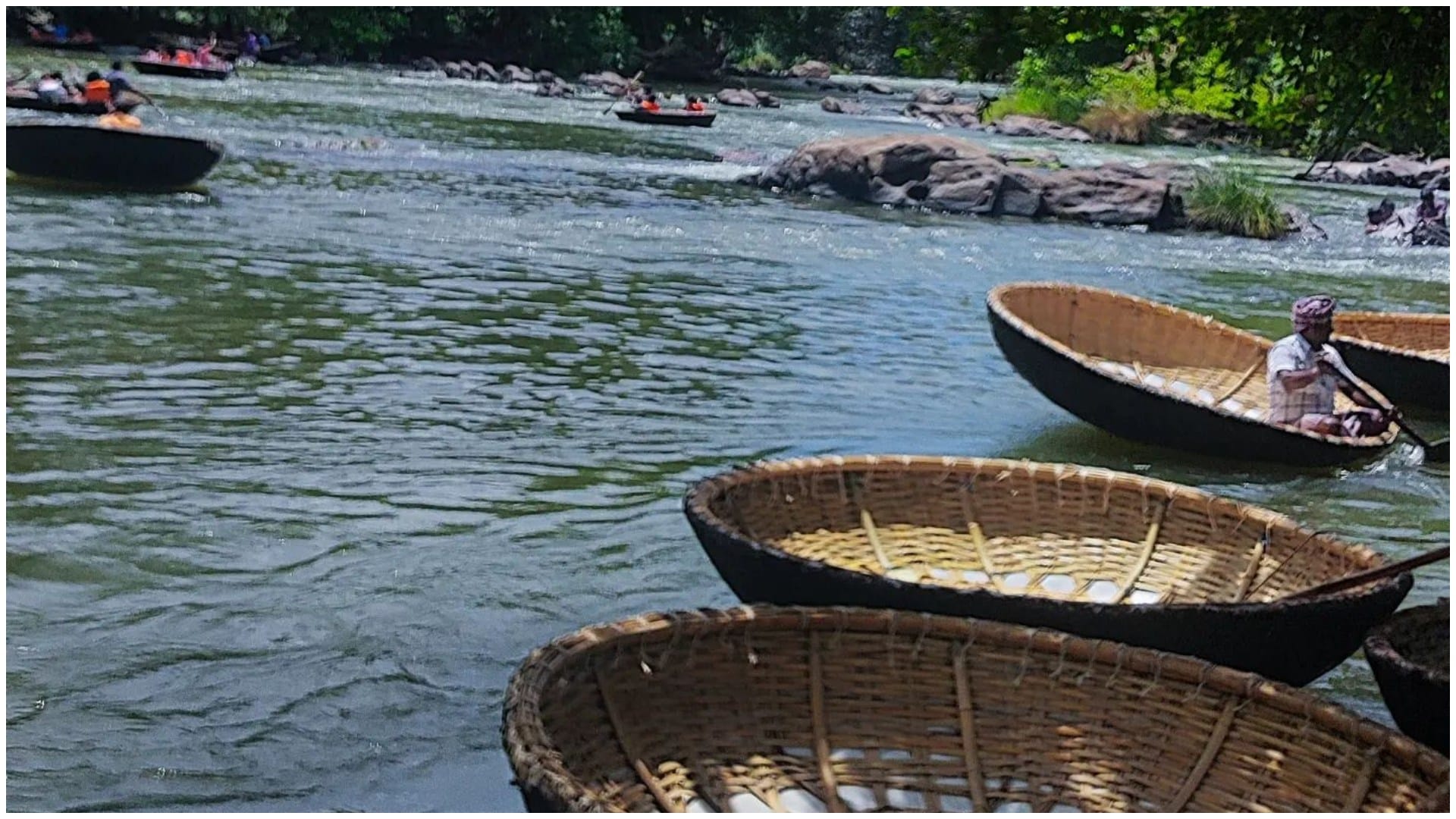 Tamil Nadu Popular Boating Spot Hogenakkal Water Falls From Bangalore Distance
