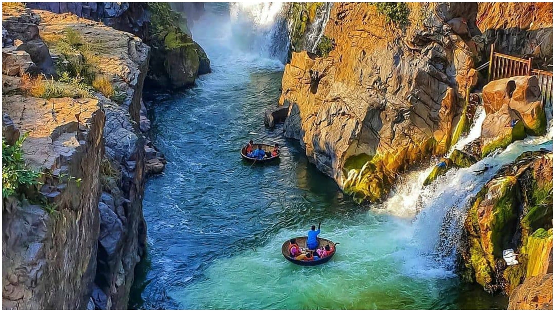 Tamil Nadu Popular Boating Spot Hogenakkal Water Falls From Bangalore Distance