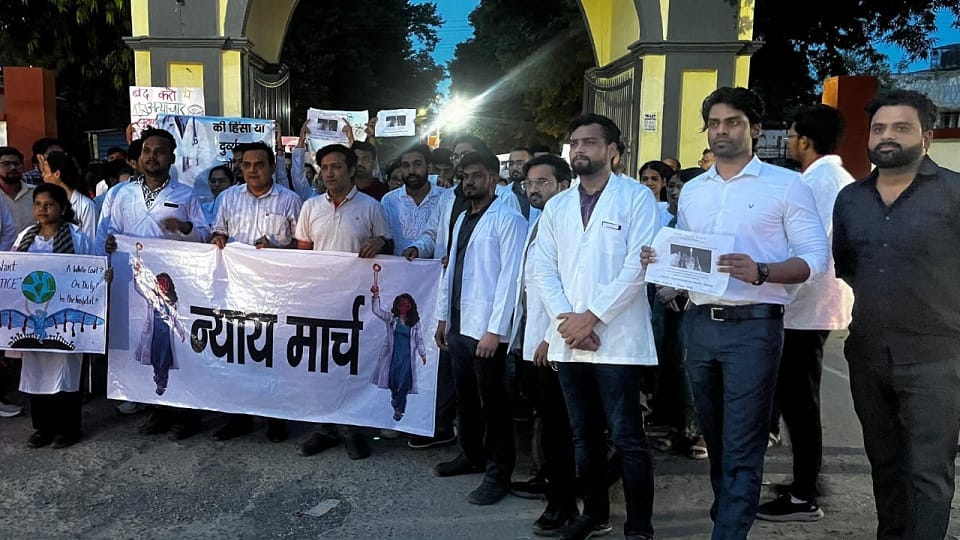 Kolkata incident: 800 private doctors of Meerut on strike today, OPD will remain closed