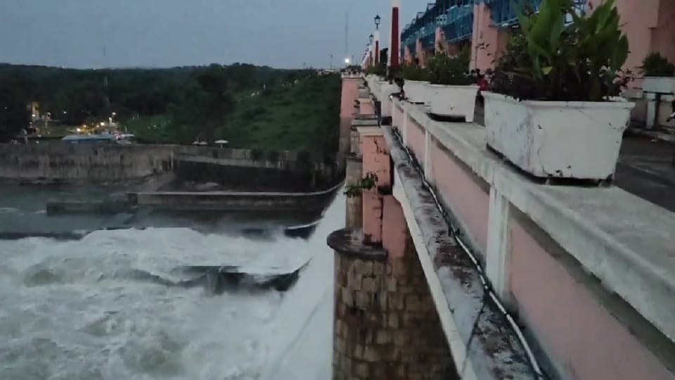 Lalitpur News Nine gates of Matatila Dam opened