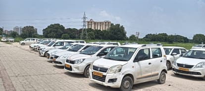 प्राइवेट टैक्सी ड्राइवरों ने किया विरोध।